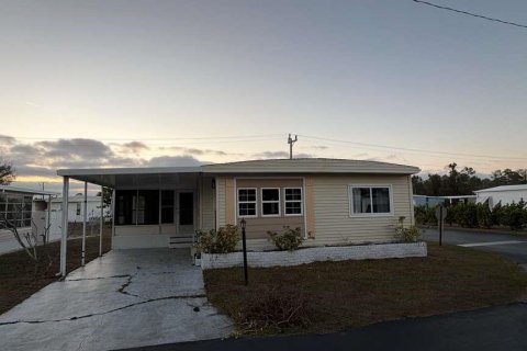 Apartment in North Fort Myers, Florida 2 bedrooms, 80.45 sq.m. № 2102105 - photo 10