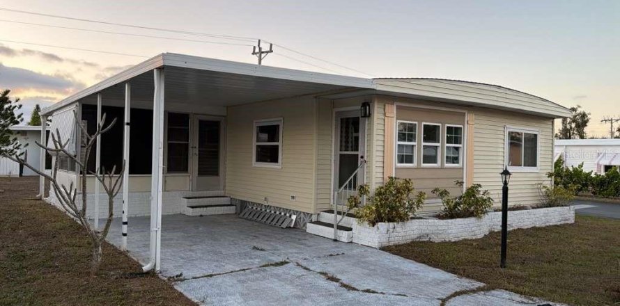 Apartment in North Fort Myers, Florida 2 bedrooms, 80.45 sq.m. № 2102105