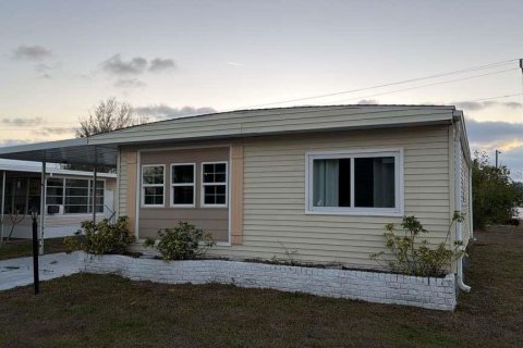 Apartment in North Fort Myers, Florida 2 bedrooms, 80.45 sq.m. № 2102105 - photo 11