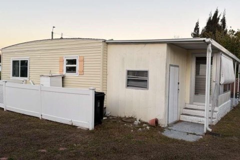 Apartment in North Fort Myers, Florida 2 bedrooms, 80.45 sq.m. № 2102105 - photo 13