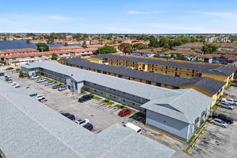 Кондоминиум с 2 спальнями в Хайалиа, Флорида № 2068184