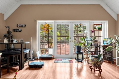 House in North Miami Beach, Florida 3 bedrooms, 187.85 sq.m. № 2053065 - photo 18