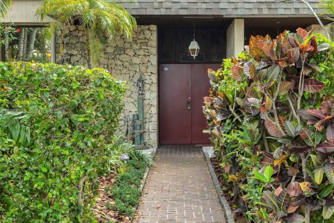 House in North Miami Beach, Florida 3 bedrooms, 187.85 sq.m. № 2053065 - photo 2