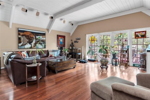 House in North Miami Beach, Florida 3 bedrooms, 187.85 sq.m. № 2053065 - photo 16