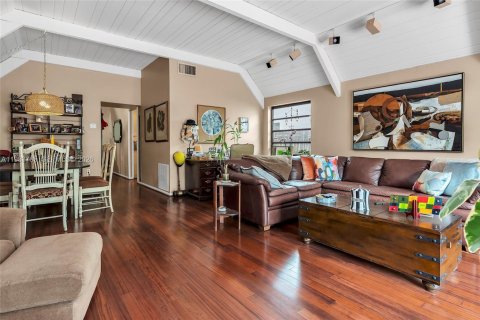 House in North Miami Beach, Florida 3 bedrooms, 187.85 sq.m. № 2053065 - photo 21