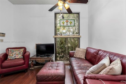 House in North Miami Beach, Florida 3 bedrooms, 187.85 sq.m. № 2053065 - photo 7