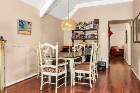 House in North Miami Beach, Florida 3 bedrooms, 187.85 sq.m. № 2053065 - photo 15