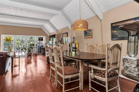 House in North Miami Beach, Florida 3 bedrooms, 187.85 sq.m. № 2053065 - photo 14