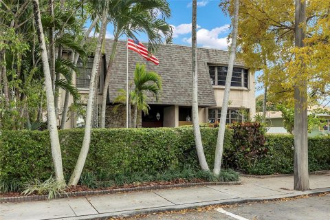 House in North Miami Beach, Florida 3 bedrooms, 187.85 sq.m. № 2053065