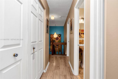 House in North Miami Beach, Florida 3 bedrooms, 187.85 sq.m. № 2053065 - photo 22