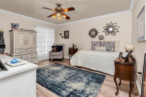 House in North Miami Beach, Florida 3 bedrooms, 187.85 sq.m. № 2053065 - photo 24