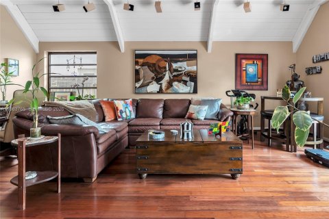 House in North Miami Beach, Florida 3 bedrooms, 187.85 sq.m. № 2053065 - photo 17