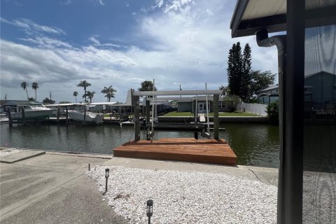 House in Hudson, Florida 2 bedrooms, 114.64 sq.m. № 1827191 - photo 2