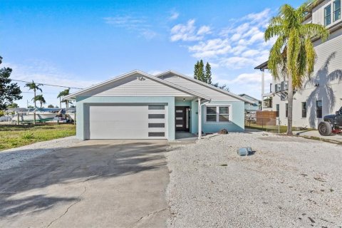 House in Hudson, Florida 2 bedrooms, 114.64 sq.m. № 1827191 - photo 1