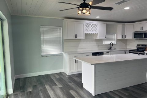 House in Hudson, Florida 2 bedrooms, 114.64 sq.m. № 1827191 - photo 16