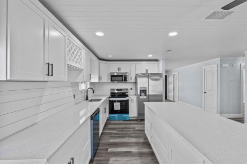 House in Hudson, Florida 2 bedrooms, 114.64 sq.m. № 1827191 - photo 13