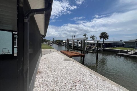 House in Hudson, Florida 2 bedrooms, 114.64 sq.m. № 1827191 - photo 3