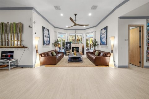 House in Cooper City, Florida 4 bedrooms, 330.73 sq.m. № 1965634 - photo 23