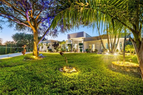 House in Cooper City, Florida 4 bedrooms, 330.73 sq.m. № 1965634 - photo 3