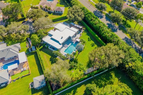 House in Cooper City, Florida 4 bedrooms, 330.73 sq.m. № 1965634 - photo 6