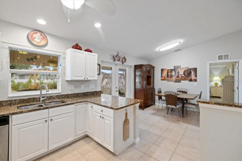 House in Englewood, Florida 3 bedrooms, 149.39 sq.m. № 1916242 - photo 10