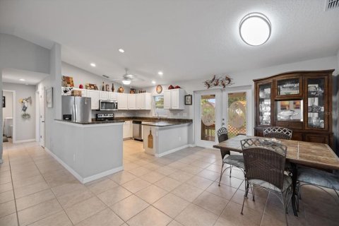 House in Englewood, Florida 3 bedrooms, 149.39 sq.m. № 1916242 - photo 9