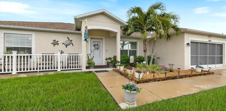 House in Englewood, Florida 3 bedrooms, 149.39 sq.m. № 1916242