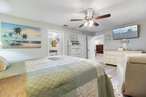 House in Englewood, Florida 3 bedrooms, 149.39 sq.m. № 1916242 - photo 16