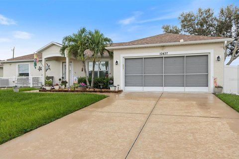 House in Englewood, Florida 3 bedrooms, 149.39 sq.m. № 1916242 - photo 2