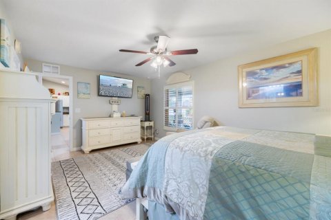 House in Englewood, Florida 3 bedrooms, 149.39 sq.m. № 1916242 - photo 15