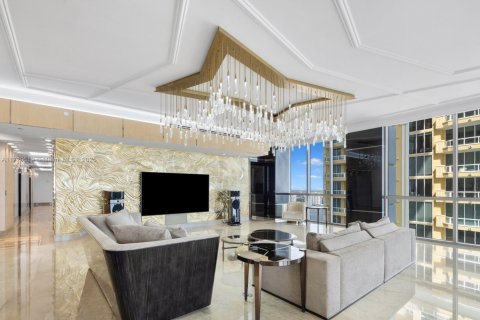 Купить кондоминиум в Санни-Айлс-Бич, Флорида 4 спальни, 428.19м2, № 2014025 - фото 2