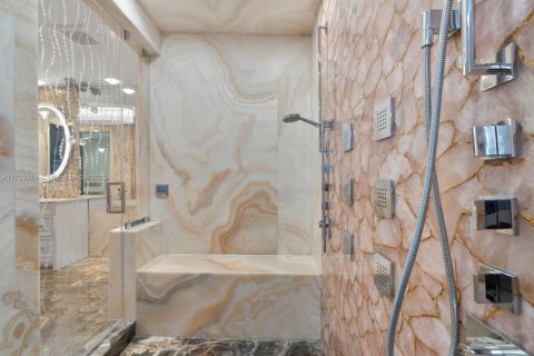 Купить кондоминиум в Санни-Айлс-Бич, Флорида 4 спальни, 428.19м2, № 2014025 - фото 16