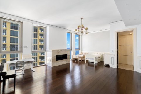 Купить кондоминиум в Санни-Айлс-Бич, Флорида 4 спальни, 428.19м2, № 2014025 - фото 29