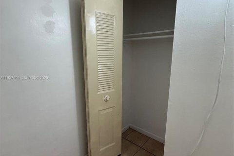 Touwnhouse à louer à Miami, Floride: 3 chambres, 90.12 m2 № 1995313 - photo 13