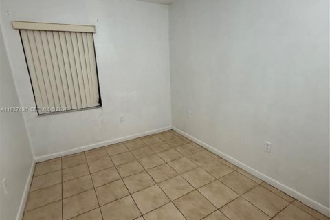 Touwnhouse à louer à Miami, Floride: 3 chambres, 90.12 m2 № 1995313 - photo 14