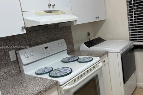 Touwnhouse à louer à Miami, Floride: 3 chambres, 90.12 m2 № 1995313 - photo 6