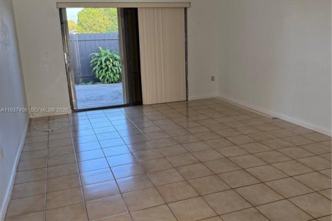Touwnhouse à louer à Miami, Floride: 3 chambres, 90.12 m2 № 1995313 - photo 3
