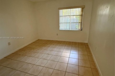 Touwnhouse à louer à Miami, Floride: 3 chambres, 90.12 m2 № 1995313 - photo 16