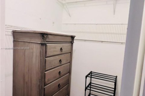 House in Port St. Lucie, Florida 2 bedrooms, 89.19 sq.m. № 2030411 - photo 10