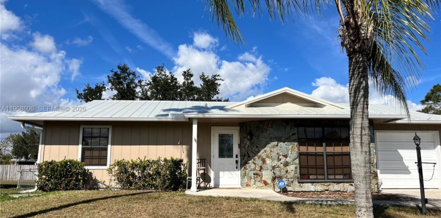 House in Port St. Lucie, Florida 2 bedrooms, 89.19 sq.m. № 2030411