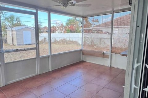 House in Port St. Lucie, Florida 2 bedrooms, 89.19 sq.m. № 2030411 - photo 7