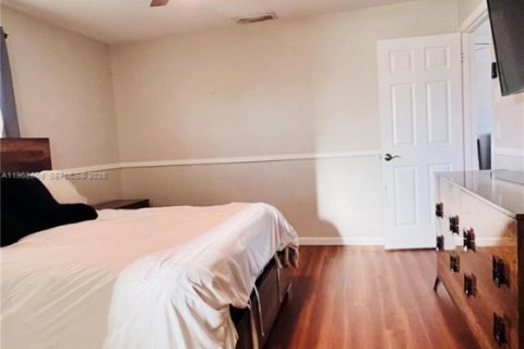 House in Port St. Lucie, Florida 2 bedrooms, 89.19 sq.m. № 2030411 - photo 11