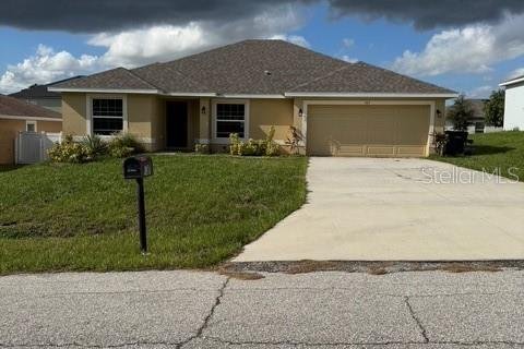 House in Poinciana, Florida 4 bedrooms, 179.3 sq.m. № 1778110 - photo 1