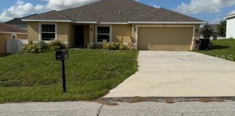 House in Poinciana, Florida 4 bedrooms, 179.3 sq.m. № 1778110