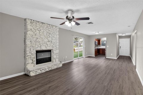 House in Mount Plymouth, Florida 3 bedrooms, 126.44 sq.m. № 2333853 - photo 6