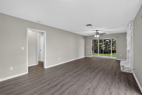 House in Mount Plymouth, Florida 3 bedrooms, 126.44 sq.m. № 2333853 - photo 8