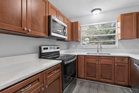 House in Mount Plymouth, Florida 3 bedrooms, 126.44 sq.m. № 2333853 - photo 4