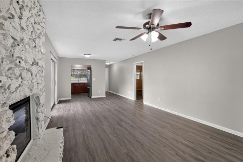 House in Mount Plymouth, Florida 3 bedrooms, 126.44 sq.m. № 2333853 - photo 10