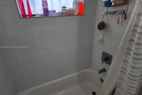 Casa en alquiler en Miami, Florida, 3 dormitorios, 112.88 m2 № 2074094 - foto 17