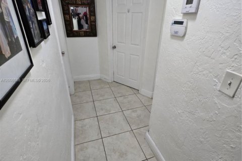 Casa en alquiler en Miami, Florida, 3 dormitorios, 112.88 m2 № 2074094 - foto 20